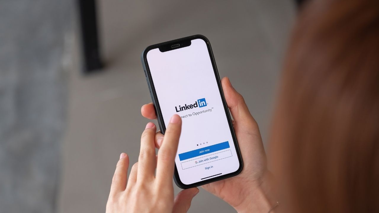 How to LinkedIn and Get Paid for Your Blogging