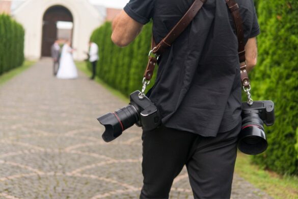 How to Become a Wedding Photographer