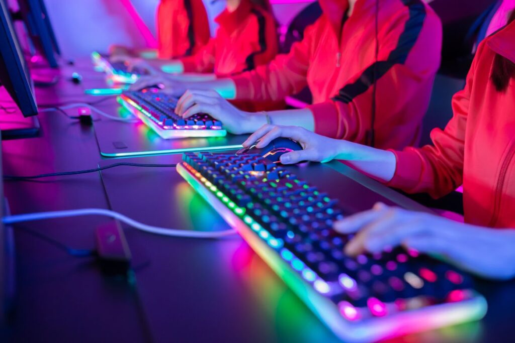 Playing eSports games on PC